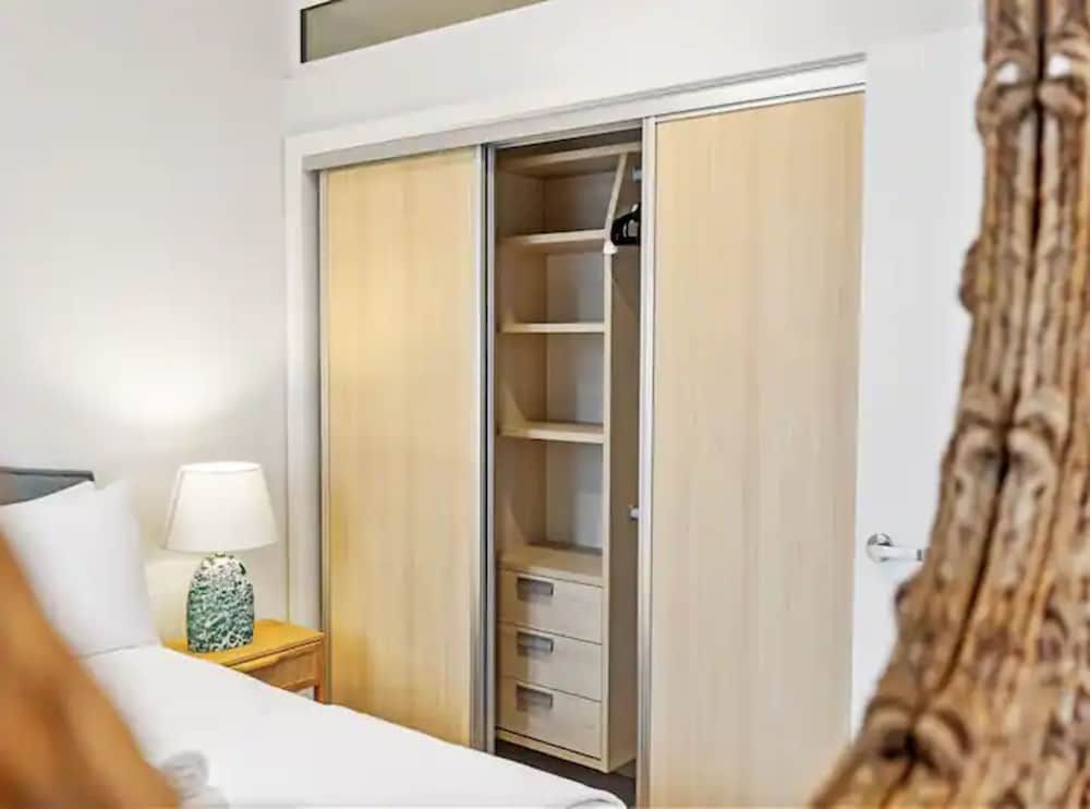 undefined Convenient Modern 2-Bedroom Unit With Free Parking 4