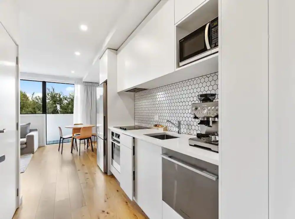 undefined Convenient Modern 2-Bedroom Unit With Free Parking 5