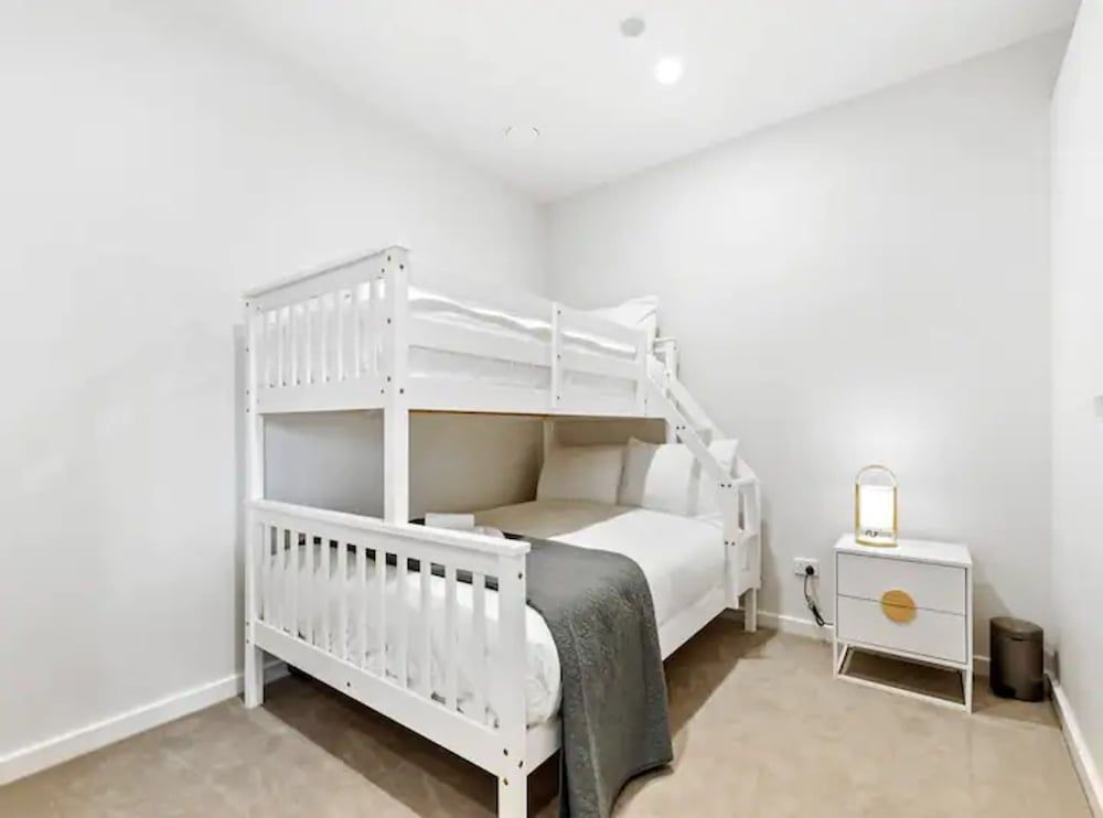 undefined Convenient Modern 2-Bedroom Unit With Free Parking 3