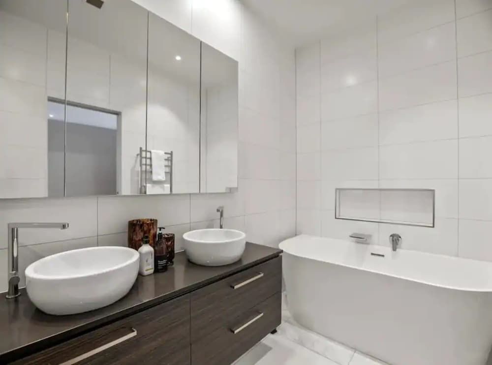 undefined Penthouse Sophistication On Queen Street 8