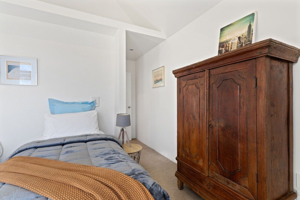 undefined CBD Spacious 3 Storey Terrace House 9