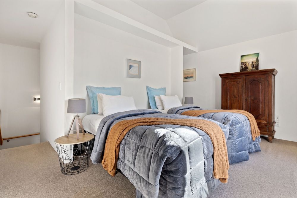 undefined CBD Spacious 3 Storey Terrace House 3