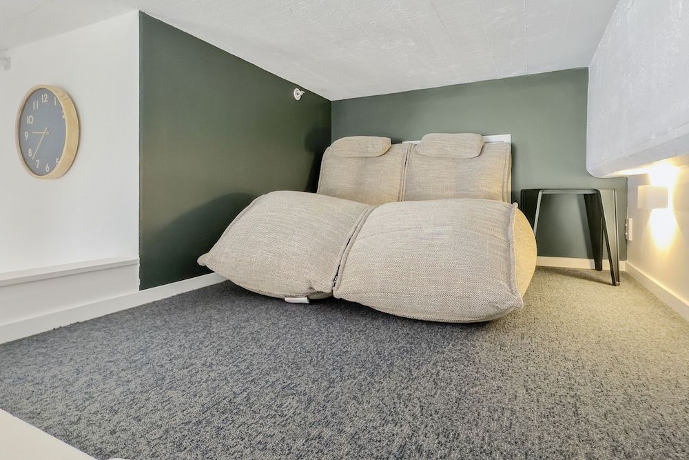 Contemporary and fun styled studio loft Deluxe Apartment 10