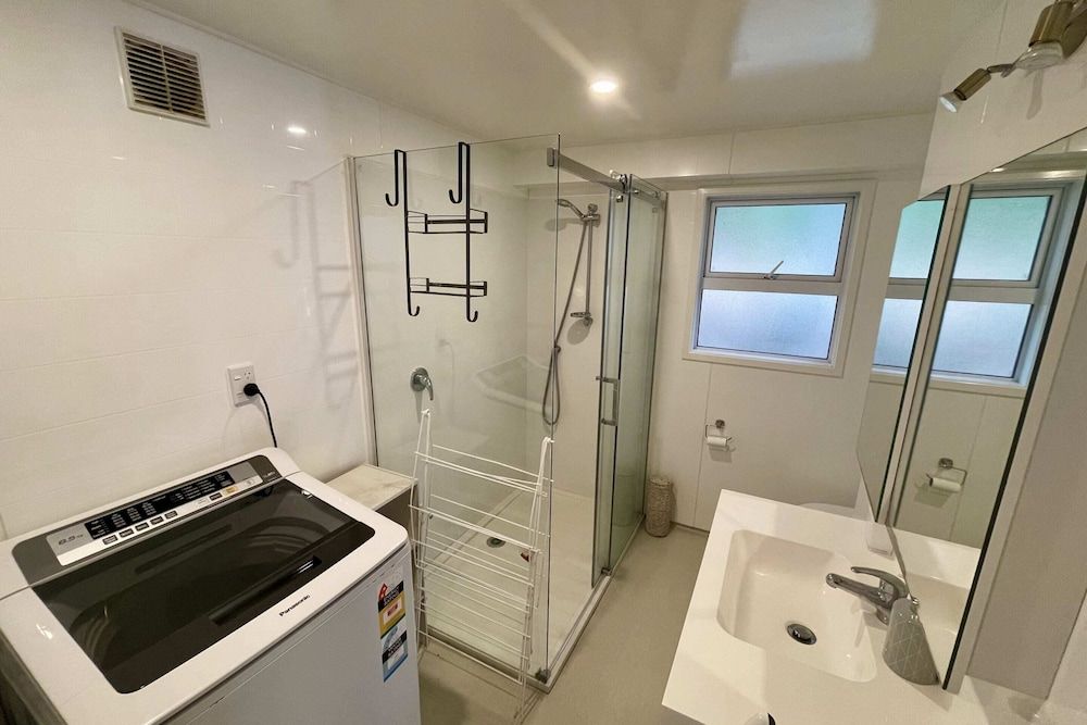 Centrally Located 1 Bedroom Apartment in Auckland Basic Apartment, 1 Queen Bed with Sofa bed 11