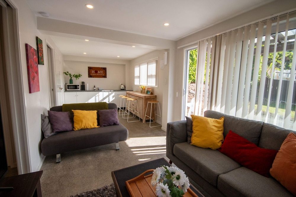 undefined Centrally Located 1 Bedroom Apartment in Auckland 2