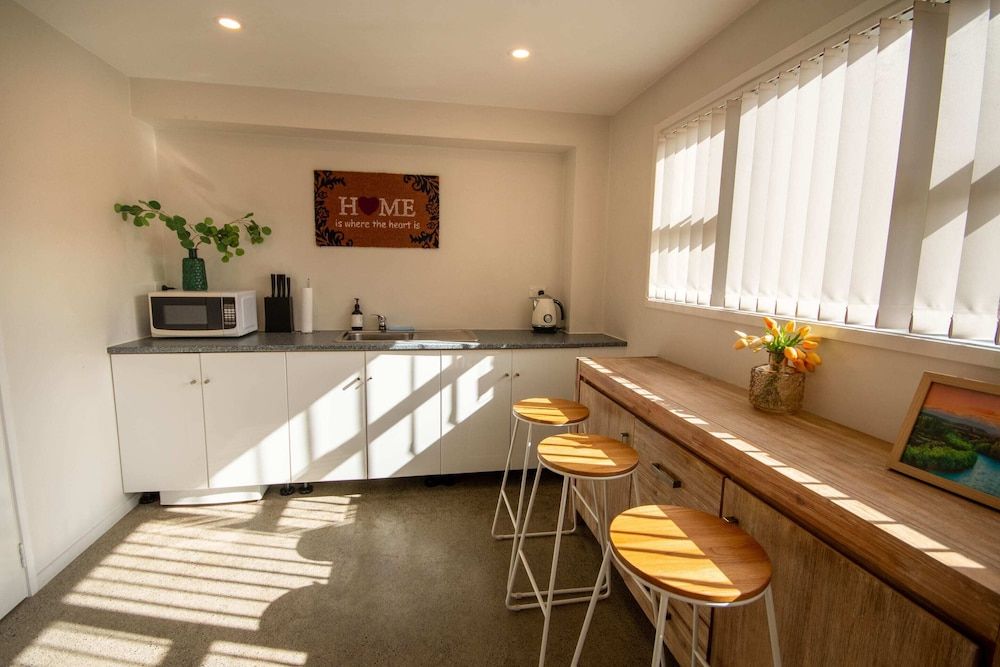 undefined Centrally Located 1 Bedroom Apartment in Auckland 7
