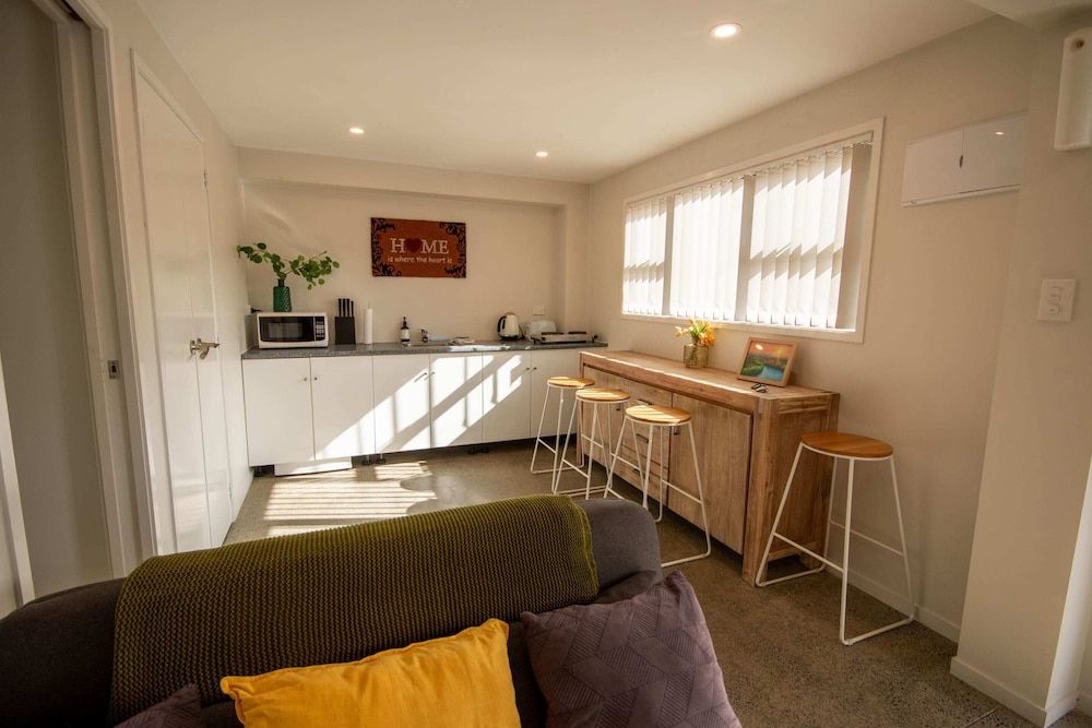 undefined Centrally Located 1 Bedroom Apartment in Auckland 8