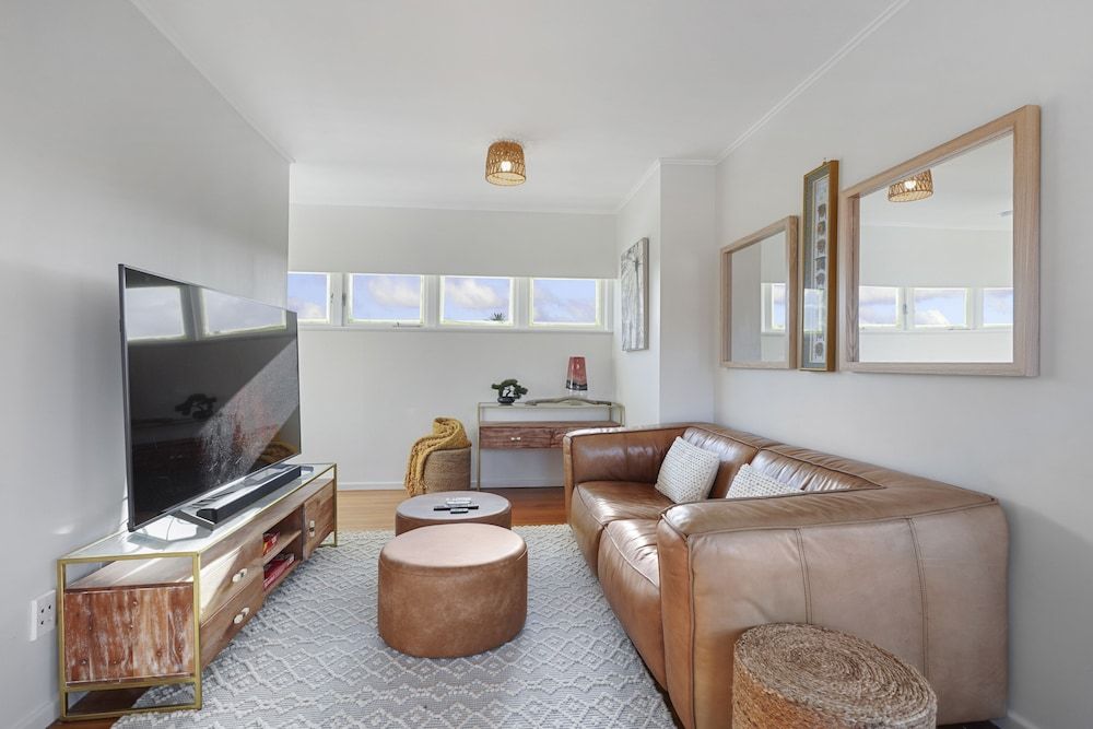 Amazing Home By Beach - Aircon-ed House 24