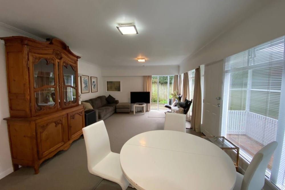 undefined Lovely 2 Bedroom Apartment in Quiet Parnell 4