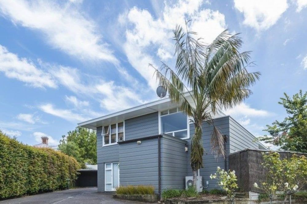 undefined Lovely 2 Bedroom Apartment in Quiet Parnell 2