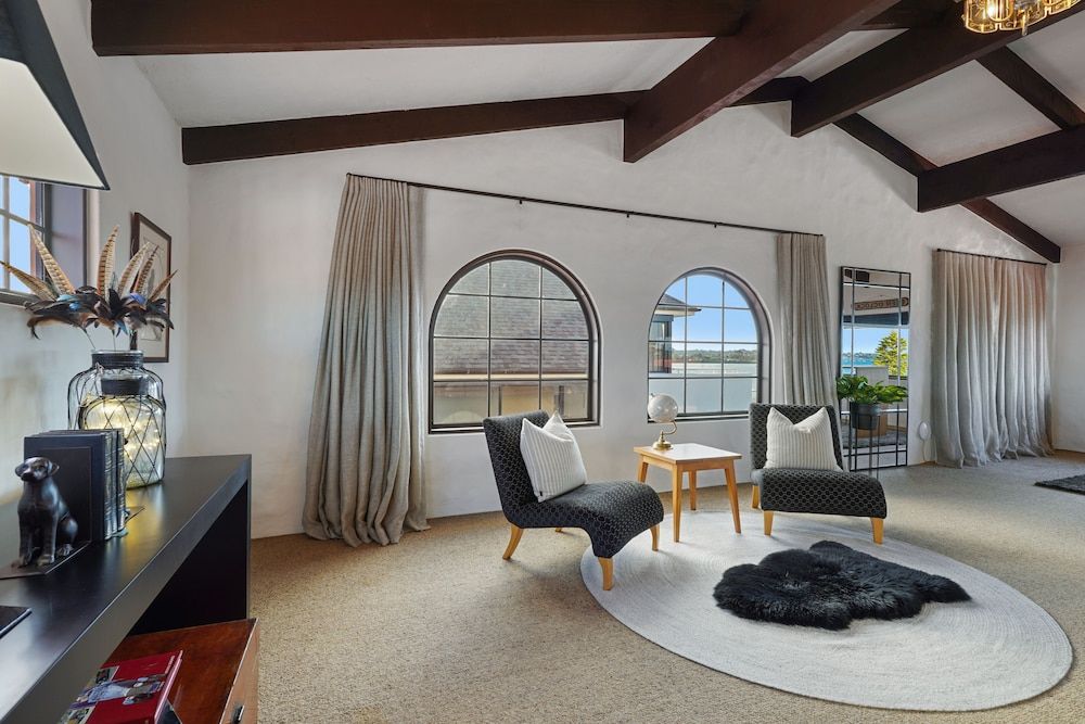 Magnificent Beachfront Mansion - Pool House 27