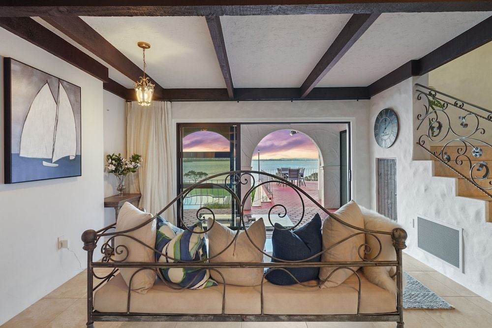 Magnificent Beachfront Mansion - Pool House 17