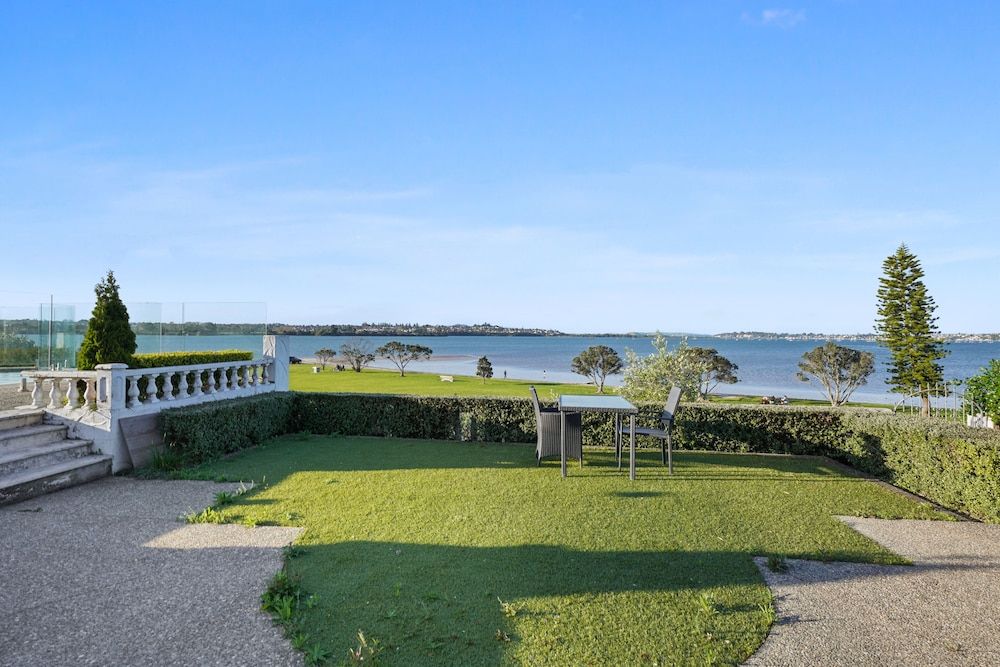 undefined Magnificent Beachfront Mansion - Pool 5