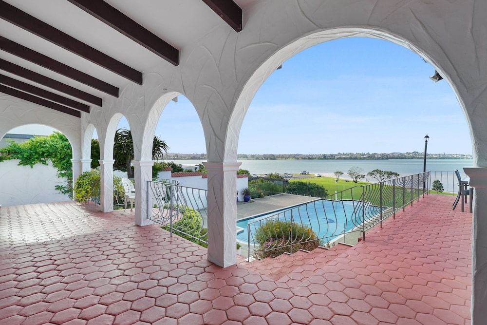 undefined Magnificent Beachfront Mansion - Pool 6