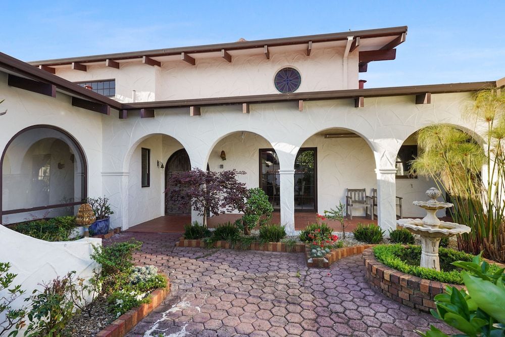 undefined Magnificent Beachfront Mansion - Pool 2