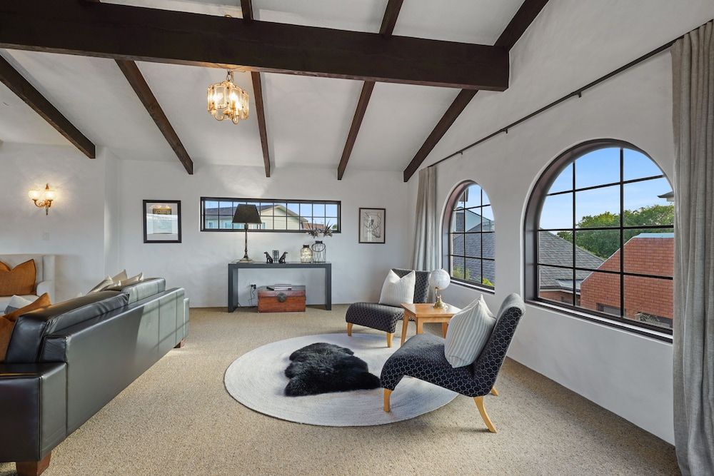 Magnificent Beachfront Mansion - Pool House 26