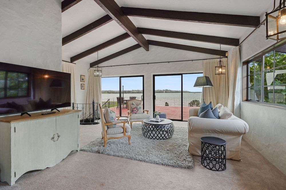 Magnificent Beachfront Mansion - Pool House 30