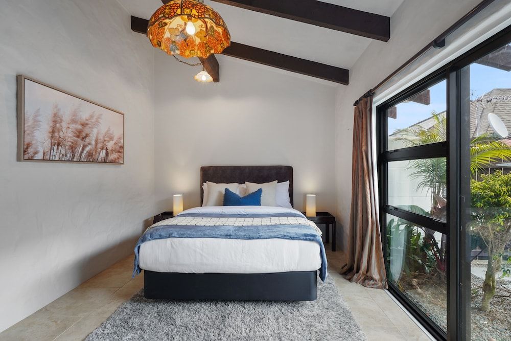 Magnificent Beachfront Mansion - Pool House 5