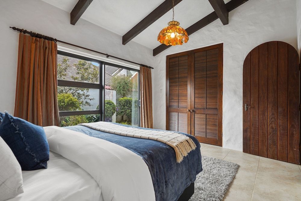 Magnificent Beachfront Mansion - Pool House 9