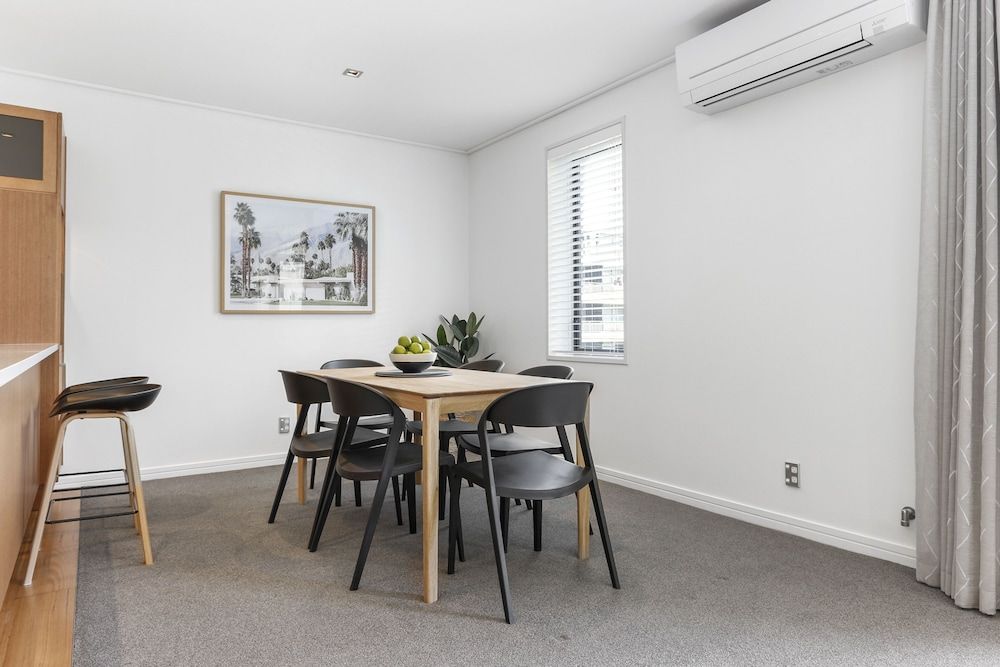 undefined Spacious viaduct sancturary 8