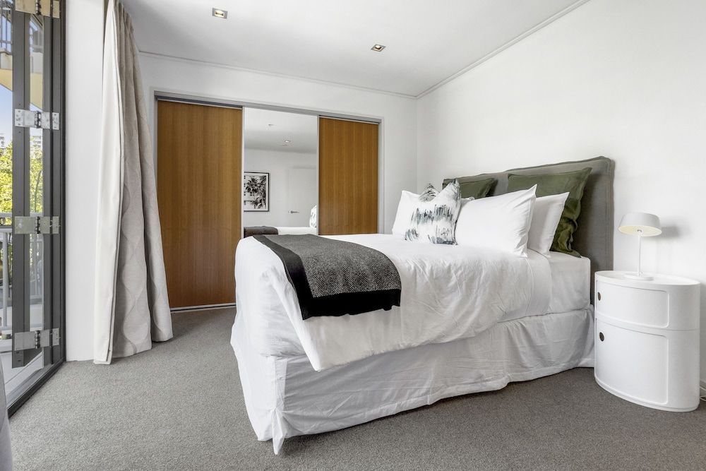 undefined Spacious viaduct sancturary 5