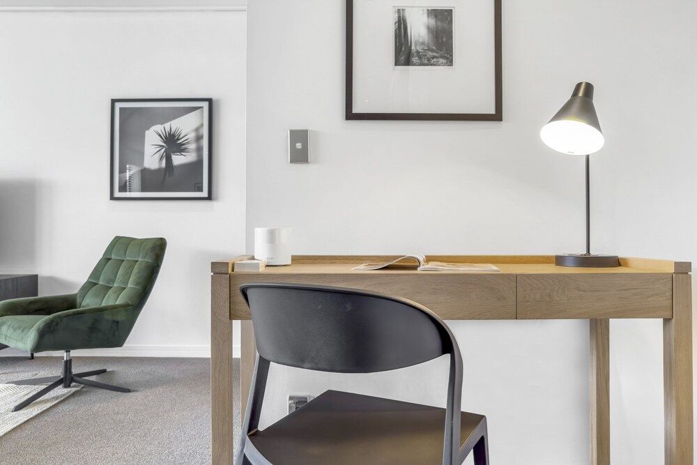 Spacious viaduct sancturary Deluxe Apartment 13