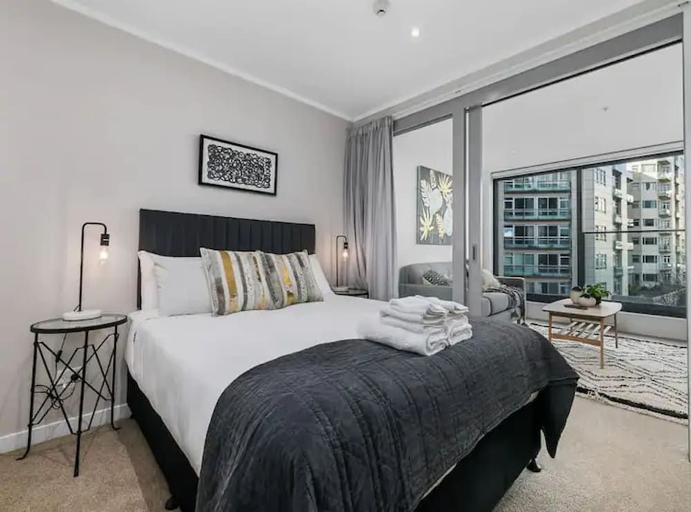 undefined Beautifully Modern Brand New Central Apartment 2