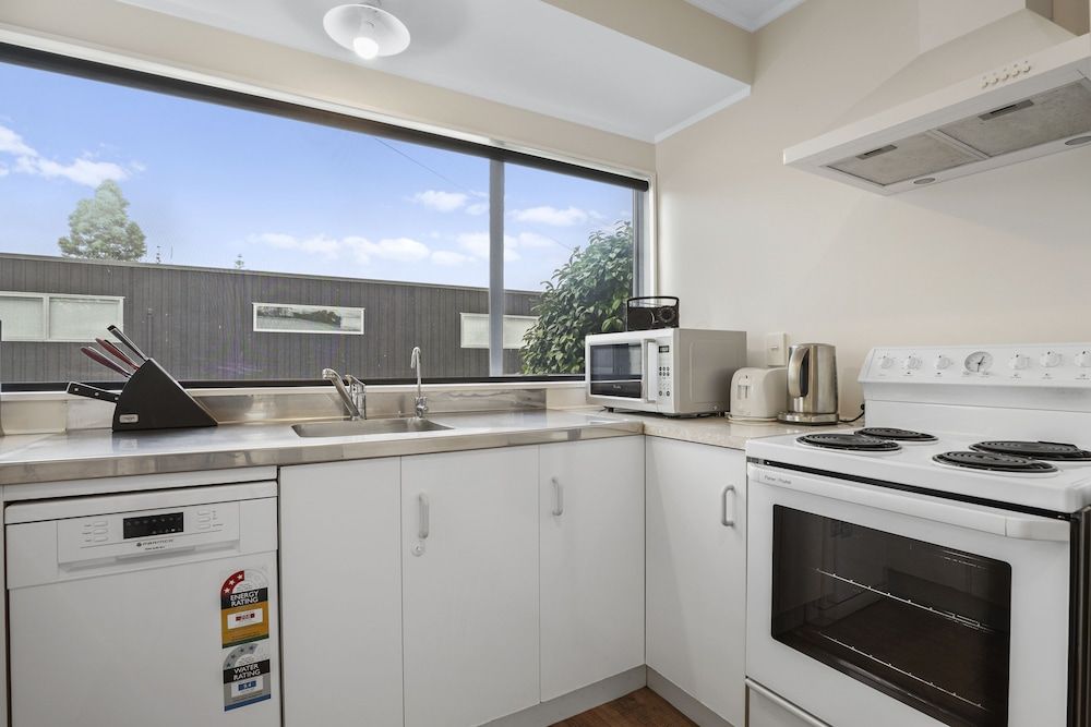 undefined Modern Central Home - Parking & Aircon 7