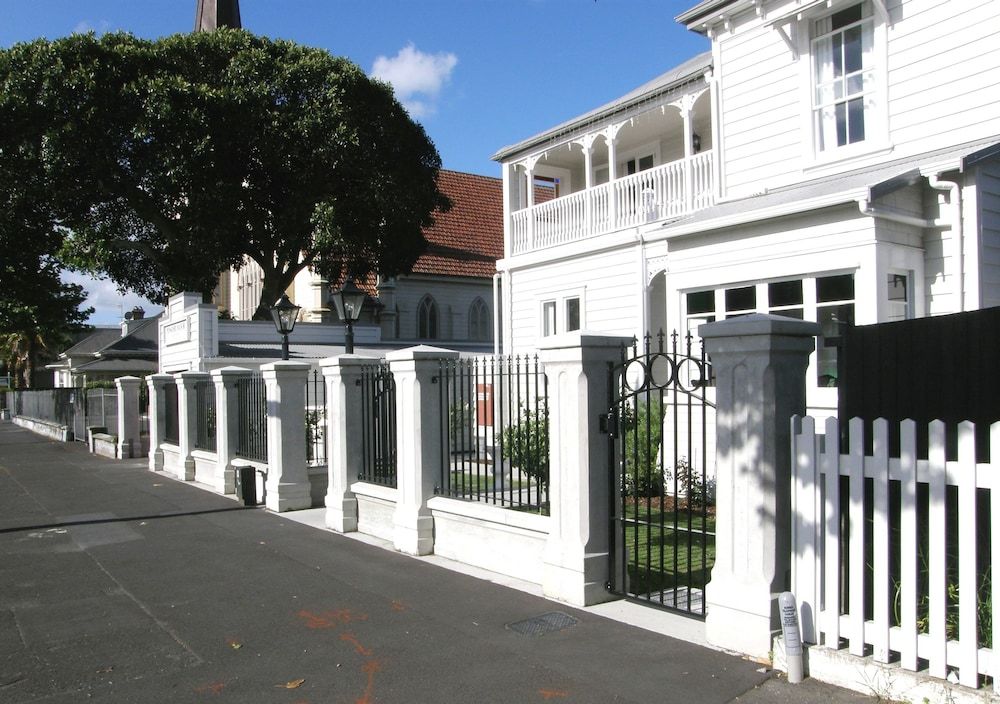 undefined Ponsonby Manor 9