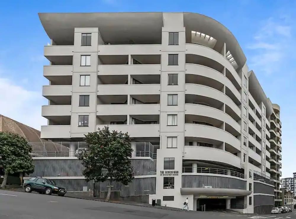 undefined Beautiful Sky Tower View Home W/ Free Parking 2