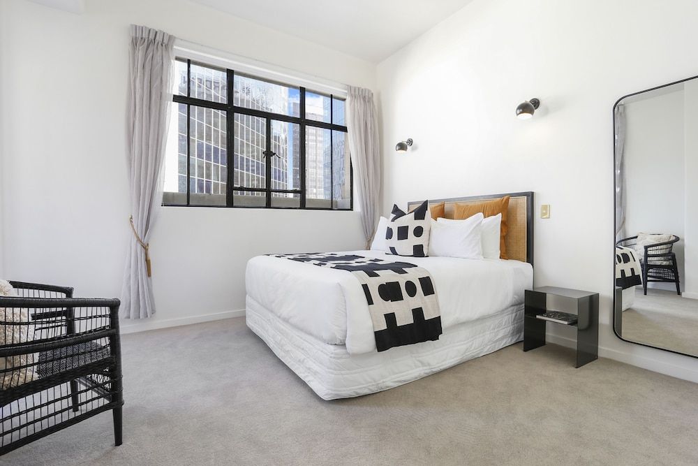 undefined Elegant Living in the City 3