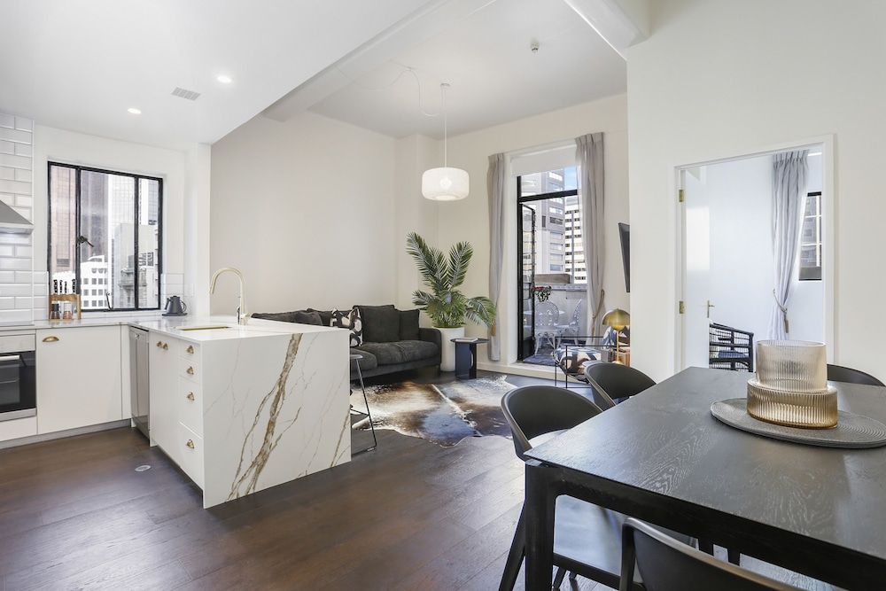 undefined Elegant Living in the City