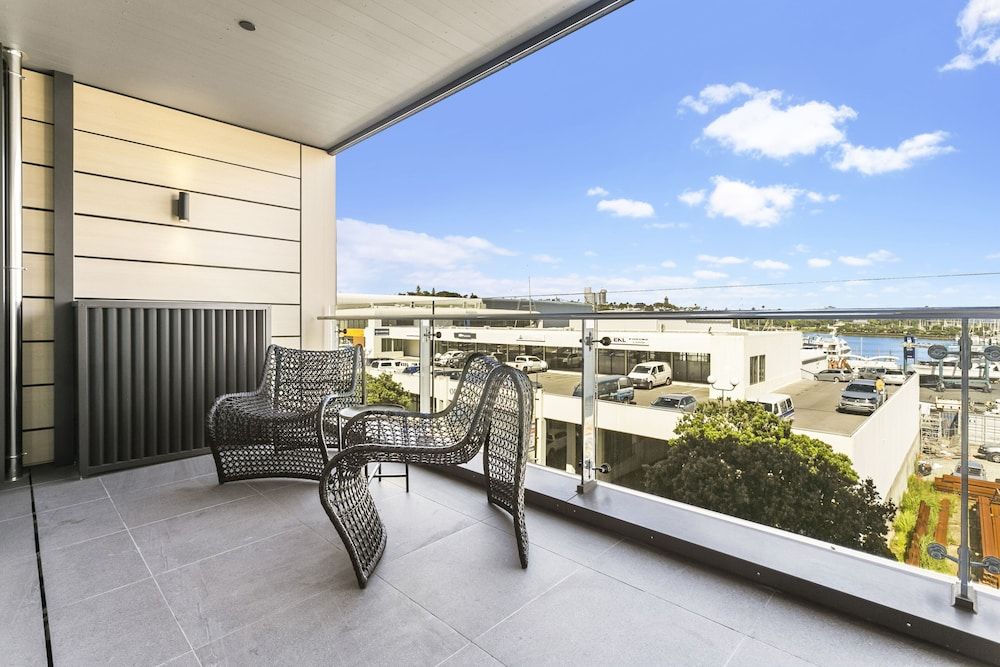 Modern tranquility in the city Deluxe Apartment 5