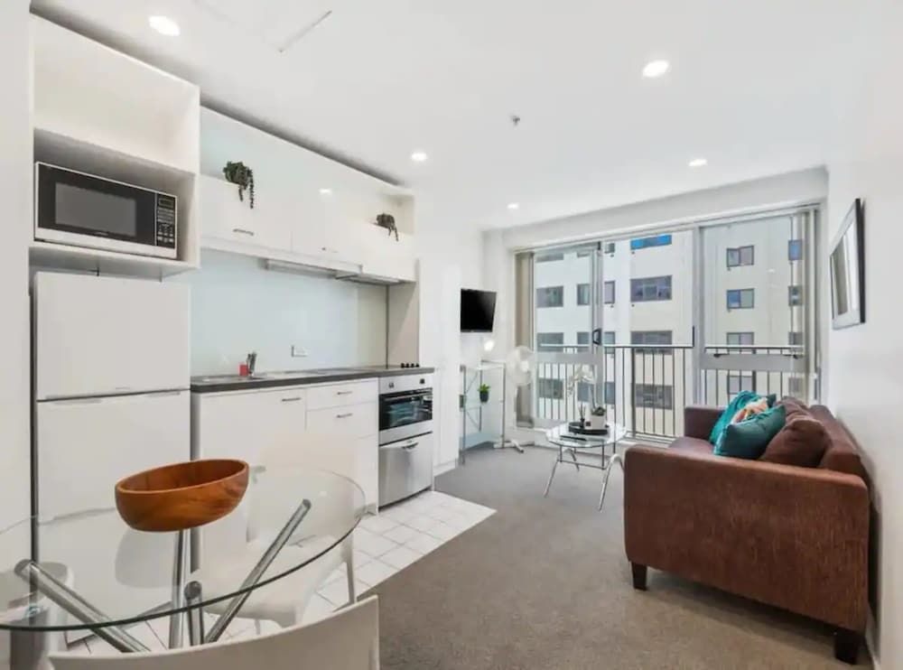 undefined Lovely Two Bedroom Apartment Close To Sky Tower 5