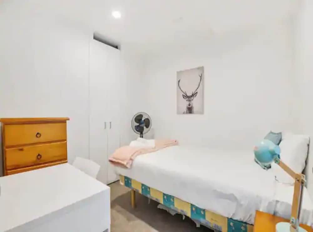 undefined Lovely Two Bedroom Apartment Close To Sky Tower 4