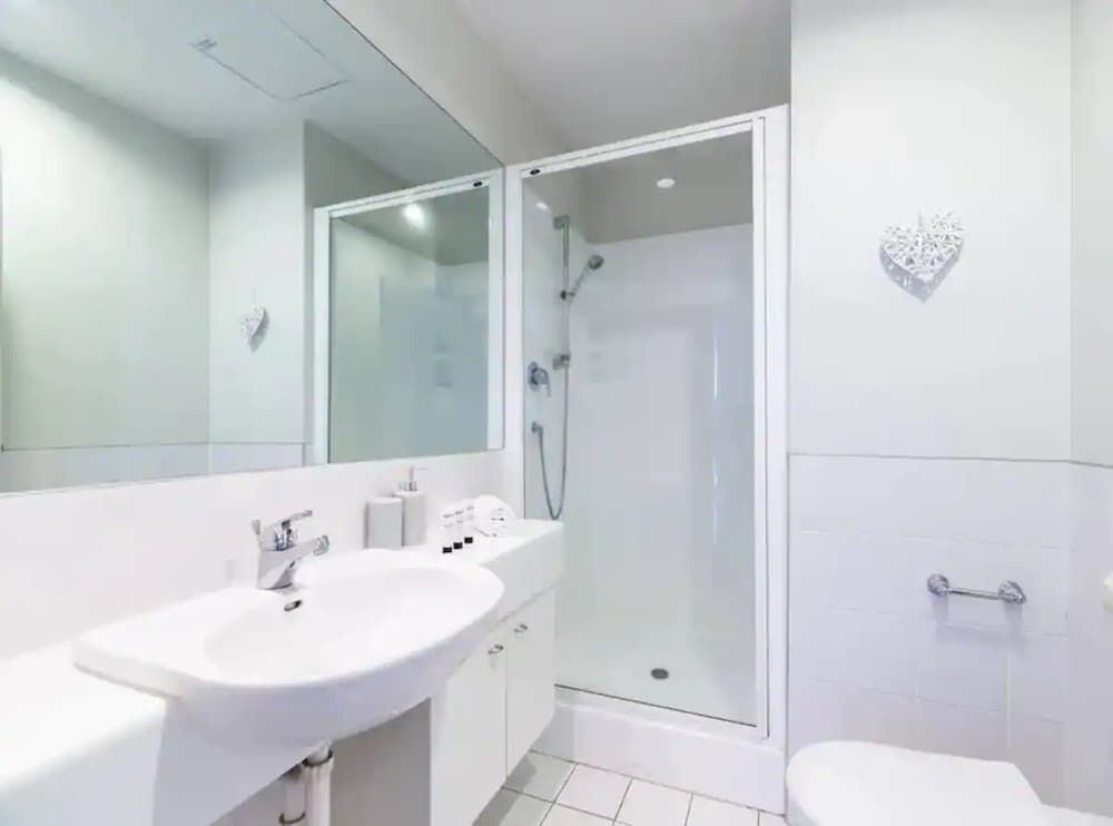 undefined Wonderful Apartment With Free Parking! 7