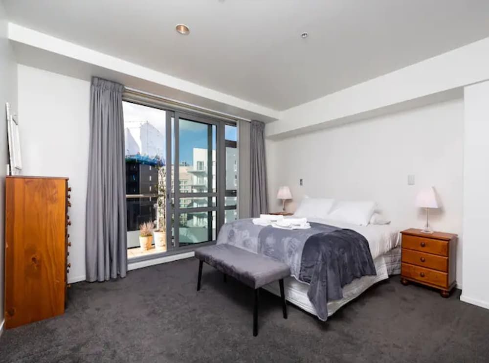 undefined Stunning Three Bedroom Home Near Sky Tower 6