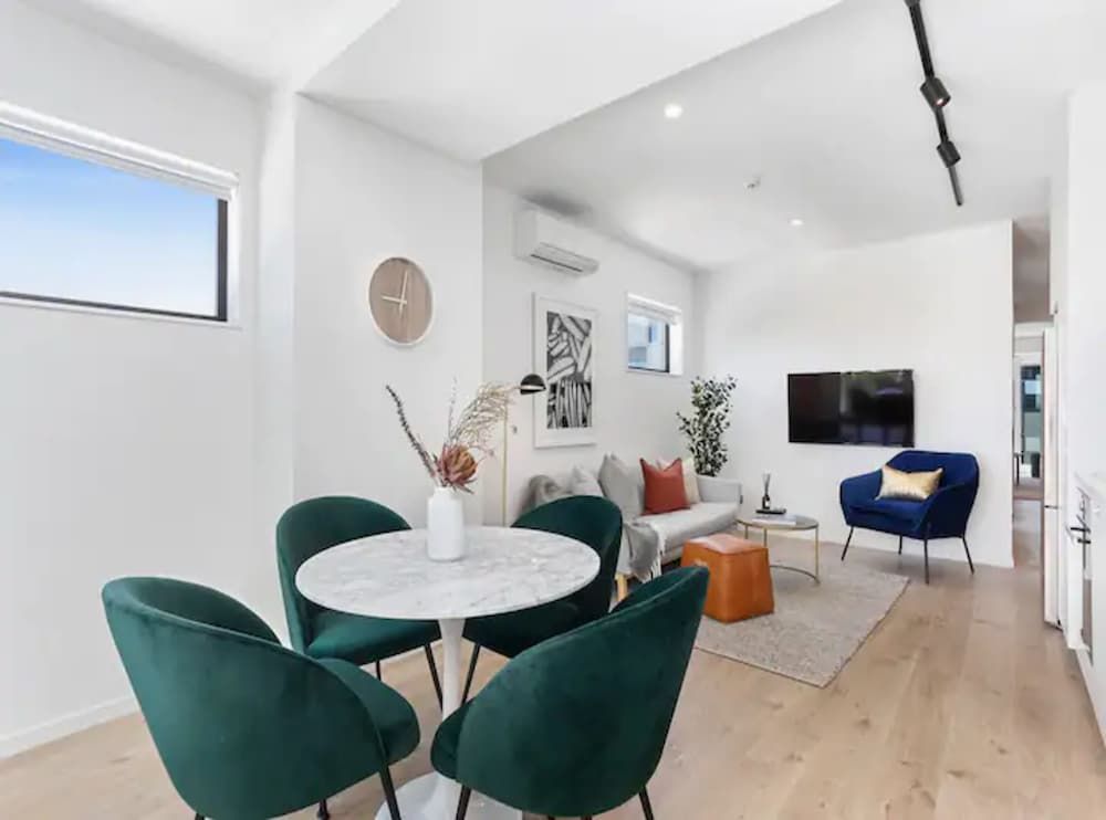 undefined Stunning Modern Two Bedroom - Perfect Location! 5