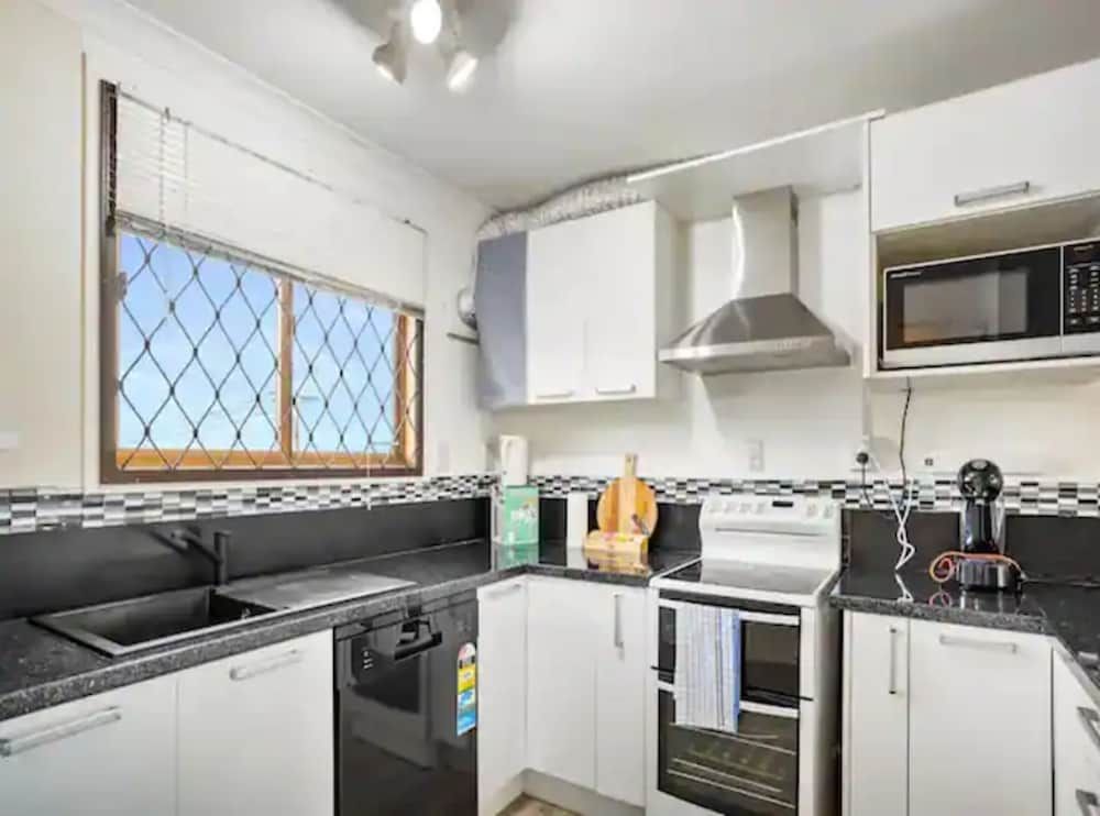 undefined Lovely 2-Bedroom Apartment With Free Parking 6