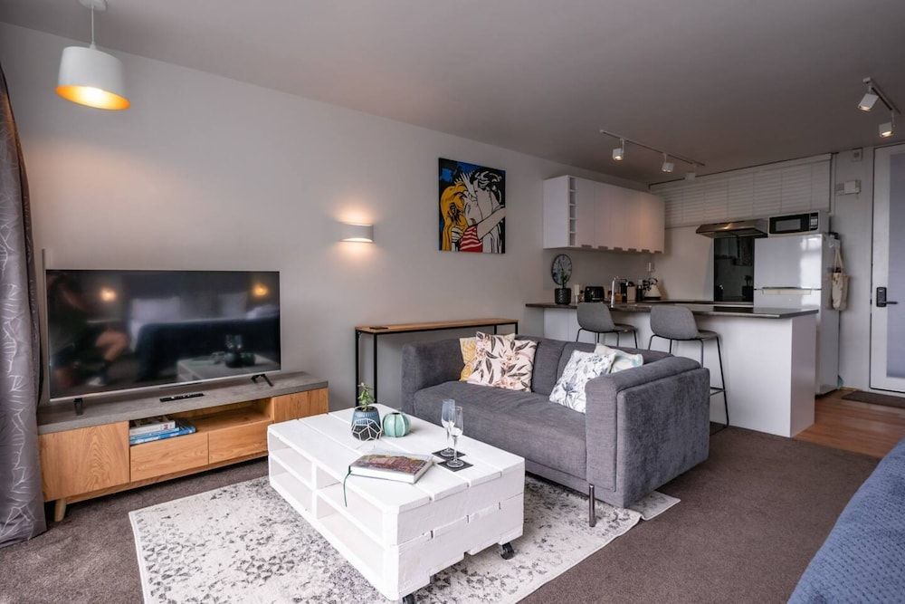 Centrally Located Light-filled Studio w/ Parking Basic Studio, 1 Queen Bed 20