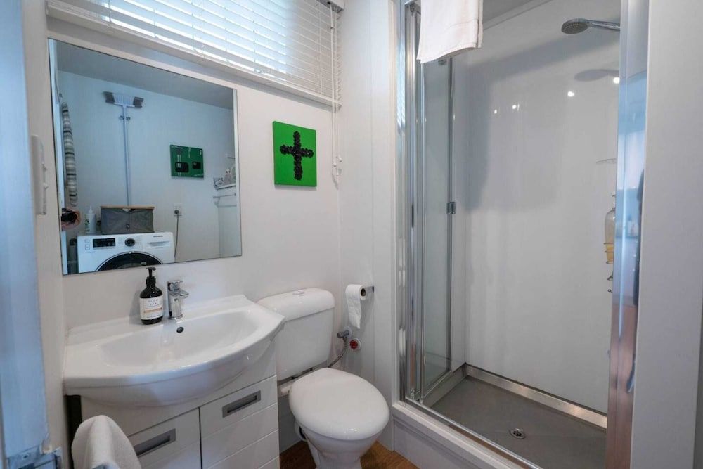 Centrally Located Light-filled Studio w/ Parking Basic Studio, 1 Queen Bed 16