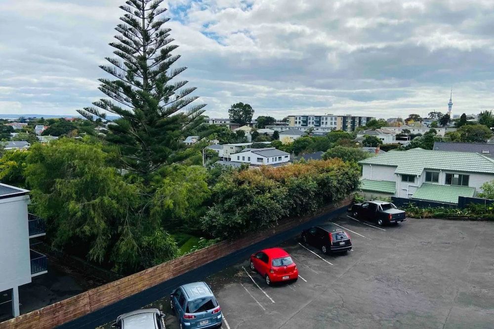 Centrally Located Light-filled Studio w/ Parking Basic Studio, 1 Queen Bed 12