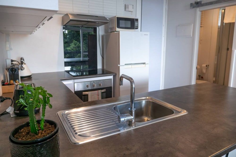 Centrally Located Light-filled Studio w/ Parking Basic Studio, 1 Queen Bed 15