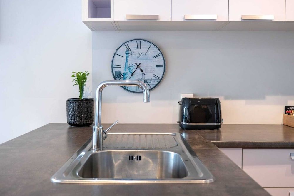 Centrally Located Light-filled Studio w/ Parking Basic Studio, 1 Queen Bed 14