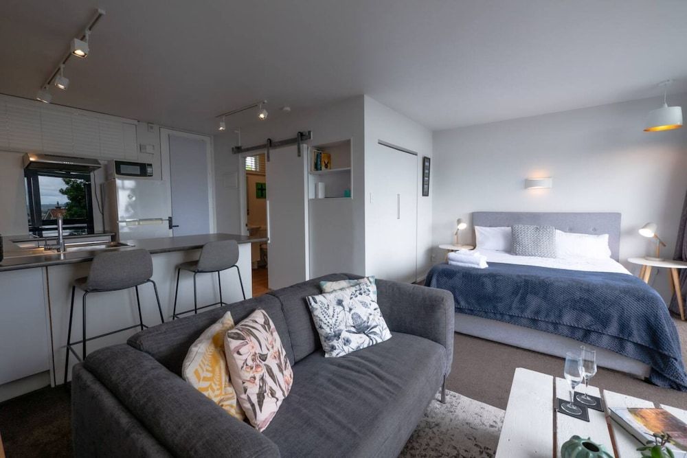 Centrally Located Light-filled Studio w/ Parking Basic Studio, 1 Queen Bed 11