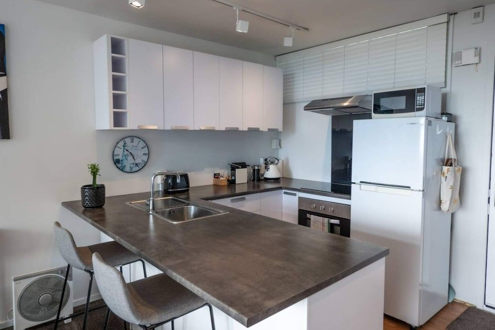 undefined Centrally Located Light-filled Studio w/ Parking 10