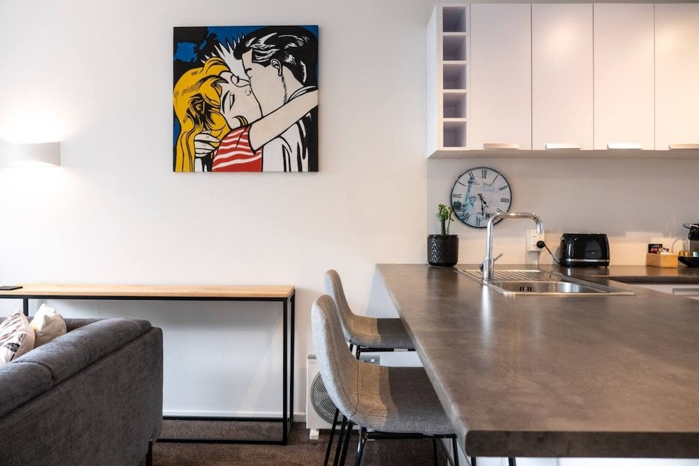 undefined Centrally Located Light-filled Studio w/ Parking 9