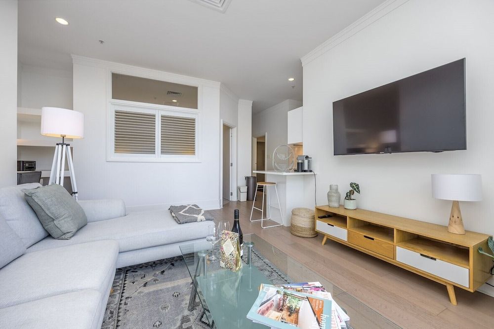 Carefree living in the heritage Deluxe Apartment 8