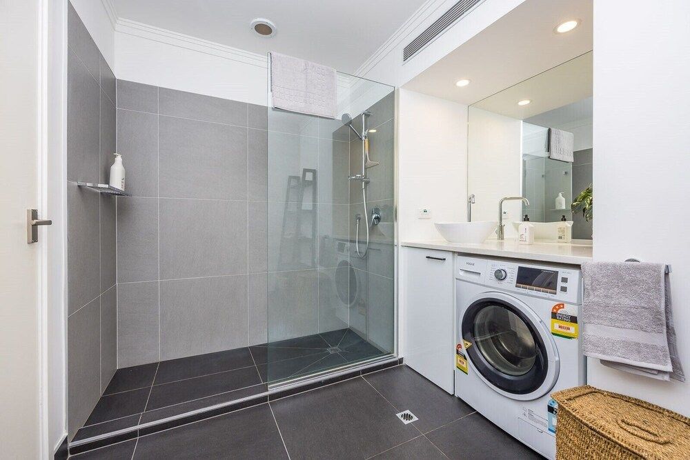 Carefree living in the heritage Deluxe Apartment 11