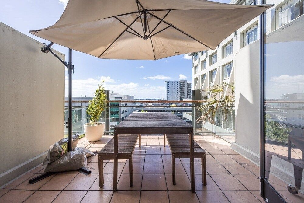 Carefree living in the heritage Deluxe Apartment 10